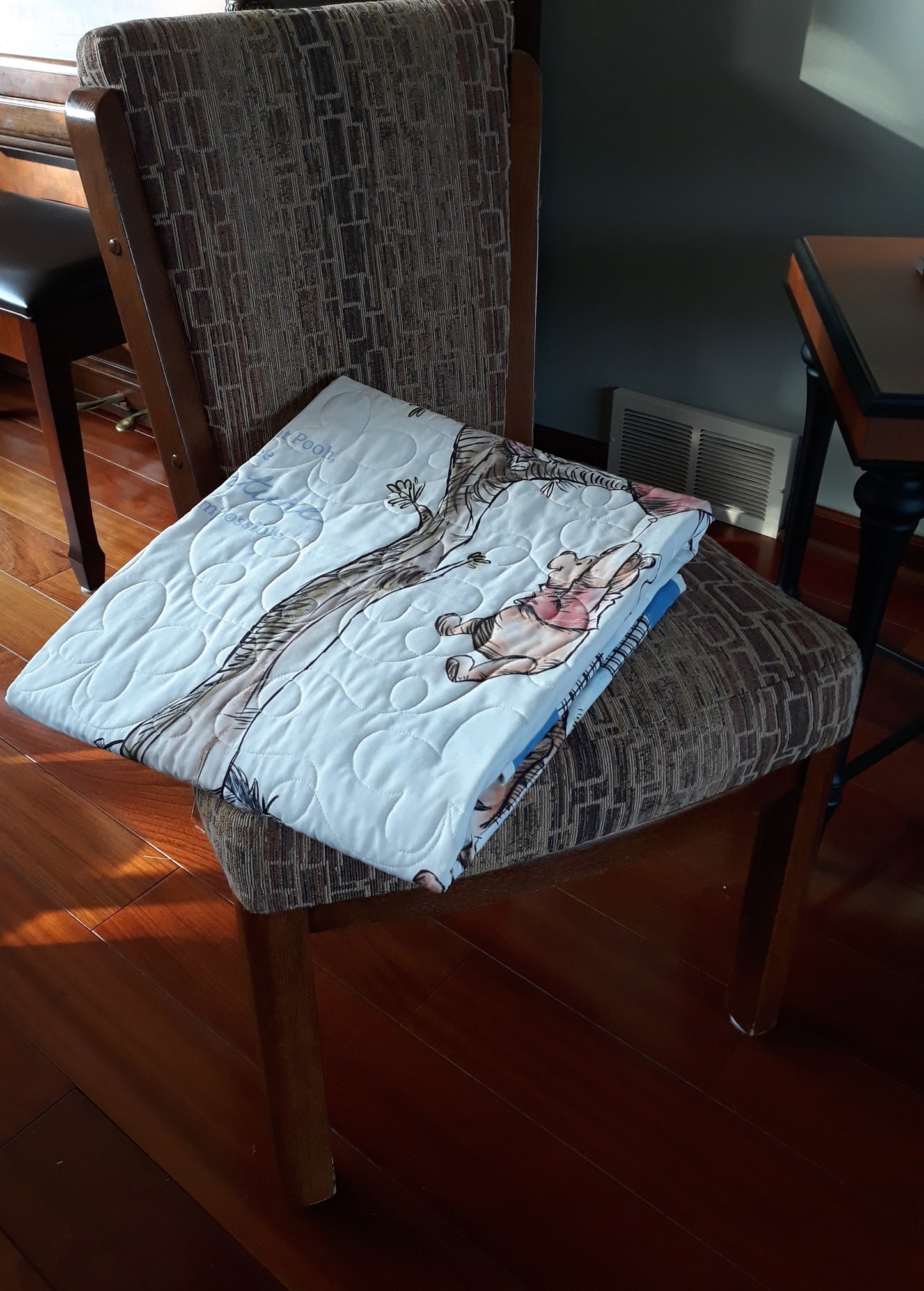 WINNIE the POOH BEAR Panel Quilt Blanket Playmat for baby or toddler - Tigger Piglet Eeyore - Large size 39 x 47 inches