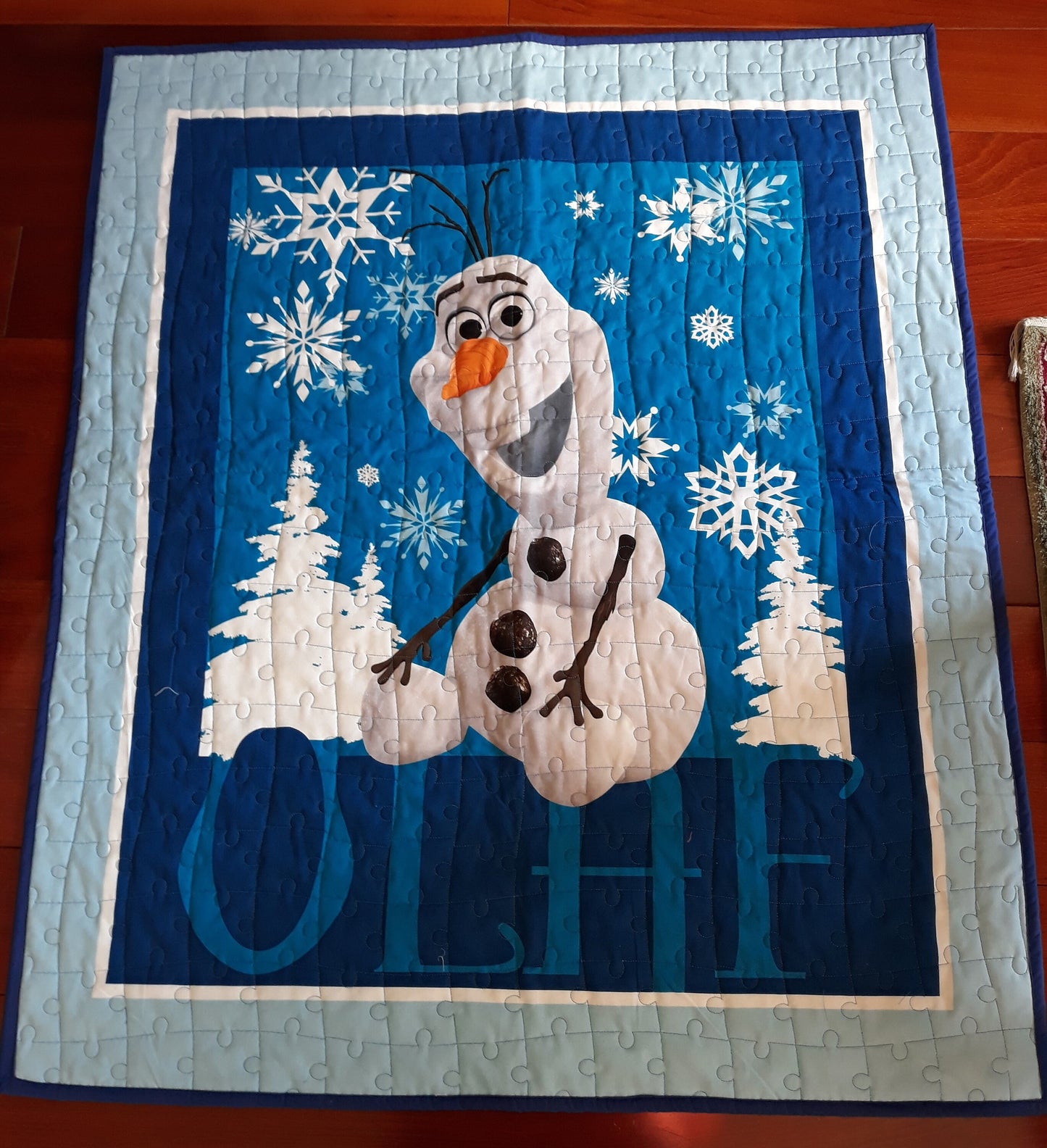 FROZEN OLAF Panel baby or toddler Quilt Blanket, Playmat - Disney - size 35 x 42 inches, blue and white