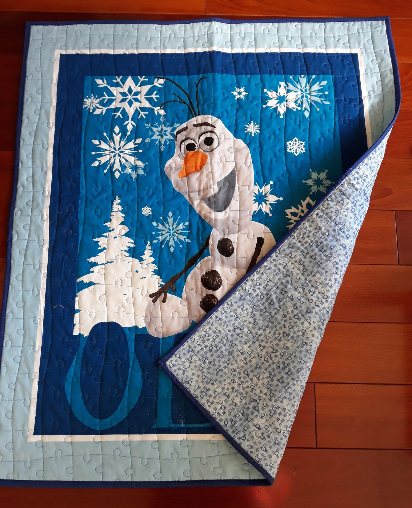 FROZEN OLAF Panel baby or toddler Quilt Blanket, Playmat - Disney - size 35 x 42 inches, blue and white