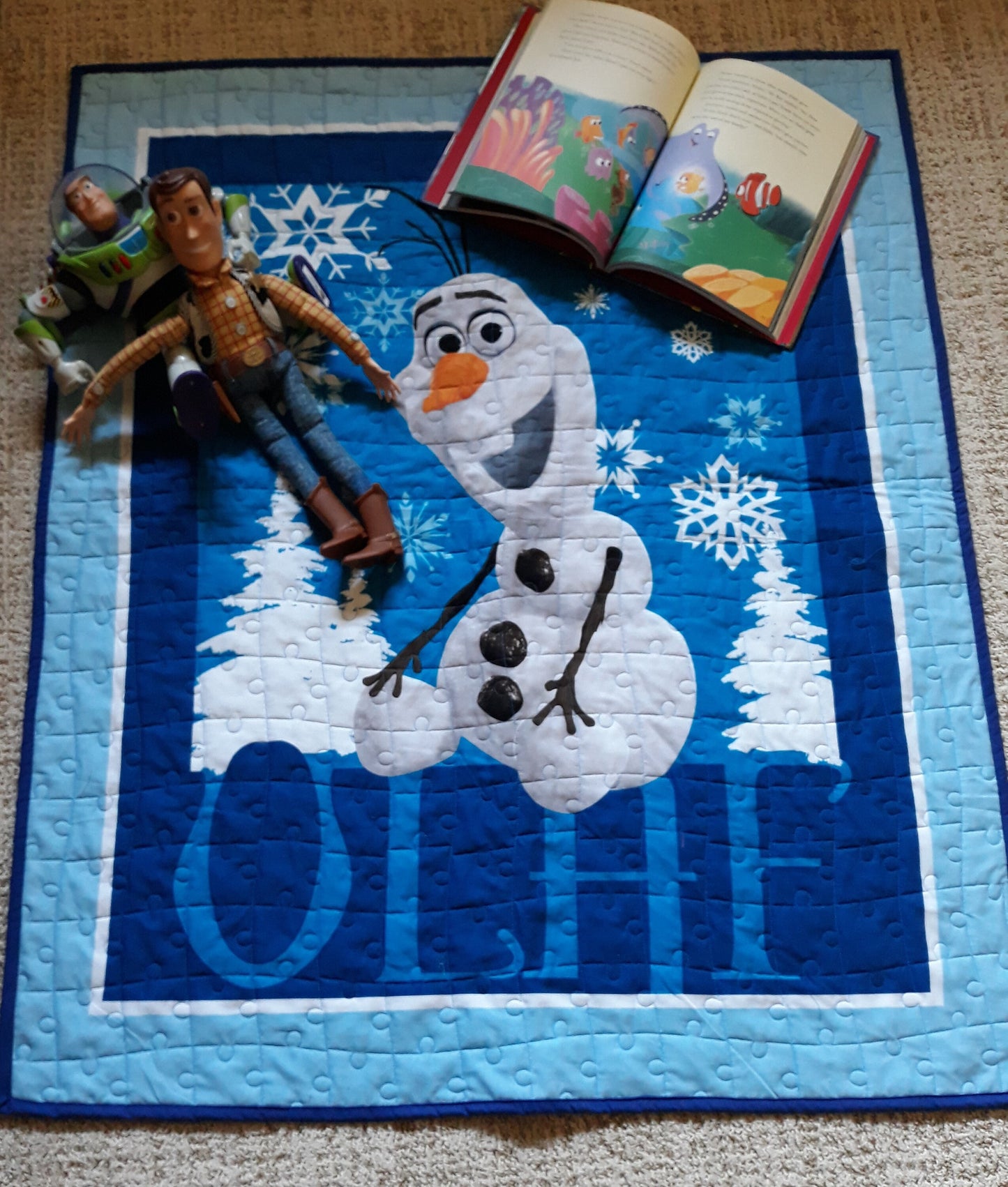 FROZEN OLAF Panel baby or toddler Quilt Blanket, Playmat - Disney - size 35 x 42 inches, blue and white